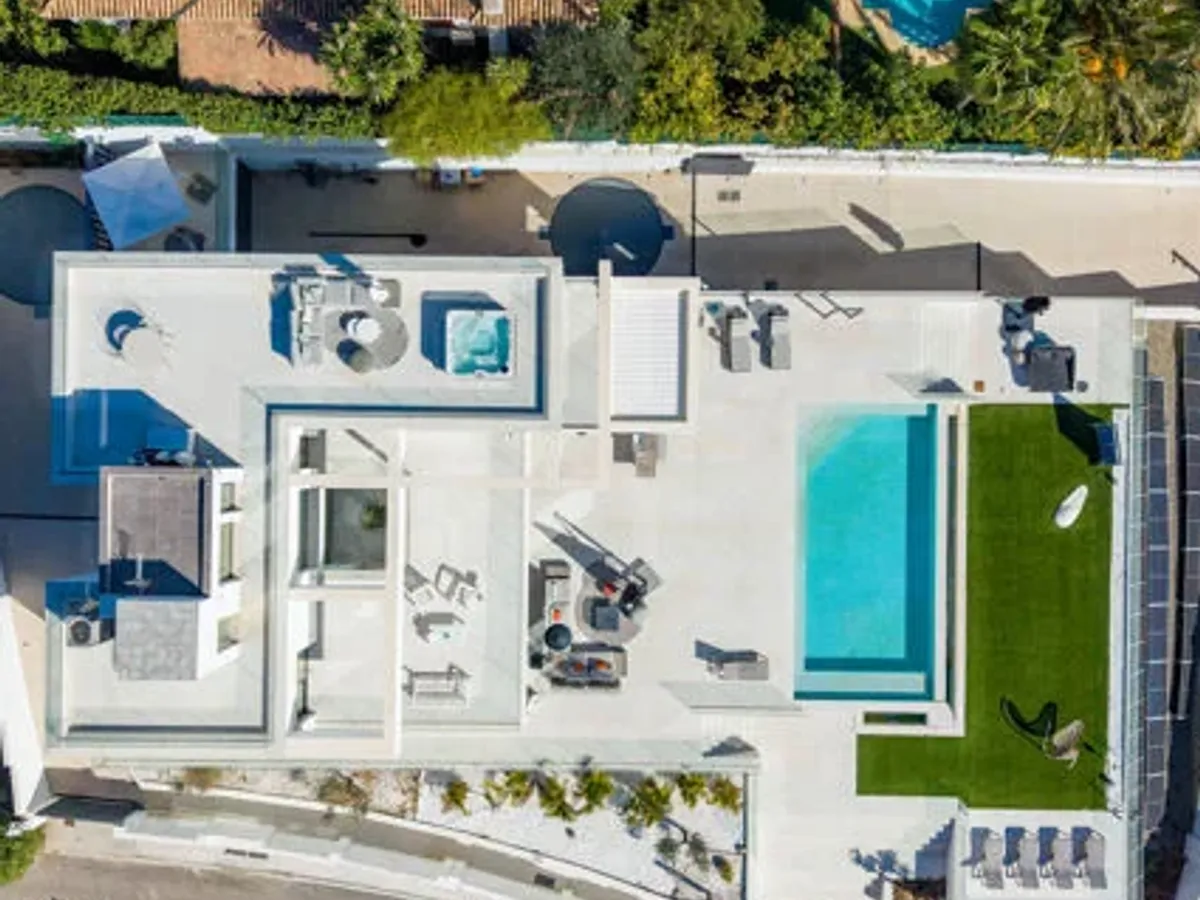 Luxury Contemporary Villa With Sea and Golf Views in El Paraíso Alto, Benahavís