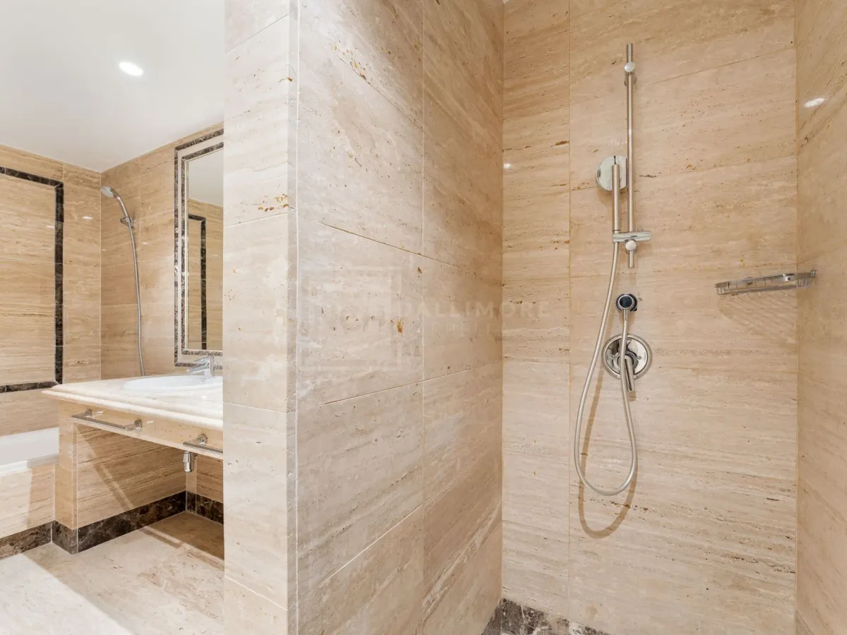 Elegant 3-Bedroom Garden Apartment in Sierra Blanca with Pools and 24h Security