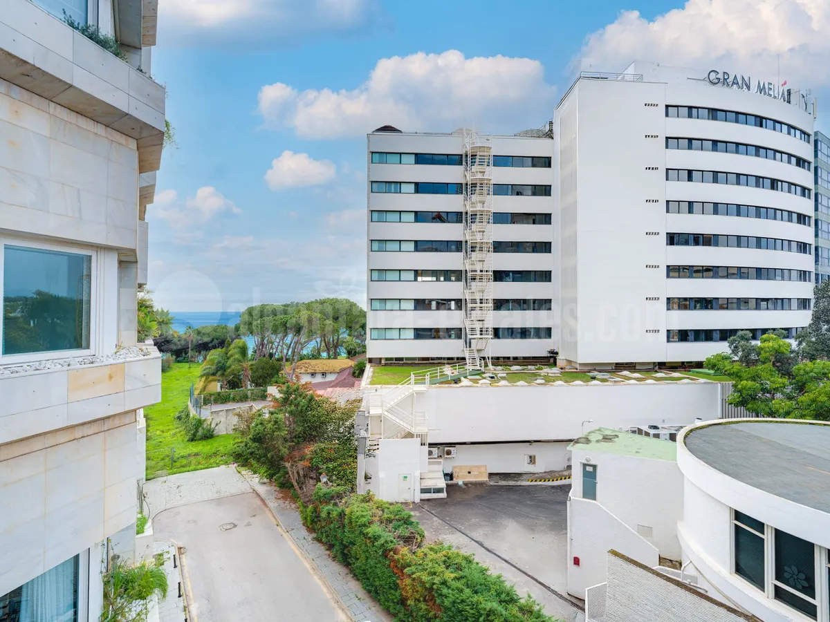Elegant two-bedroom, beachfront apartment, located in the prestigious Jardin del Mediterráneo, Golden Mile Marbella