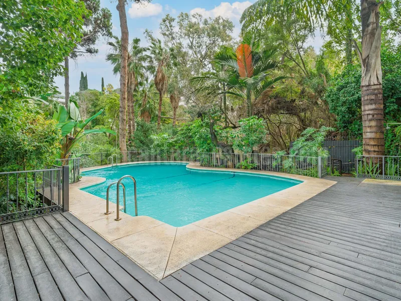 Elegant two-bedroom, beachfront apartment, located in the prestigious Jardin del Mediterráneo, Golden Mile Marbella