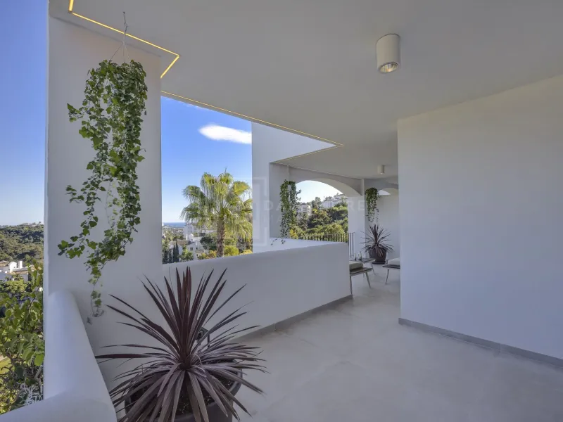 Elegant 3-bedroom Apartment With Sea and Mountain Views in Altos de La Quinta