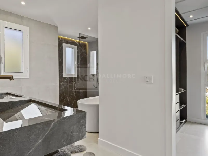 Elegant 3-bedroom Apartment With Sea and Mountain Views in Altos de La Quinta