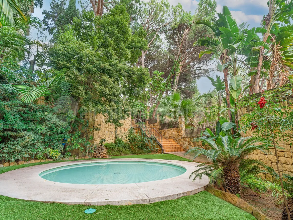 Elegant two-bedroom, beachfront apartment, located in the prestigious Jardin del Mediterráneo, Golden Mile Marbella