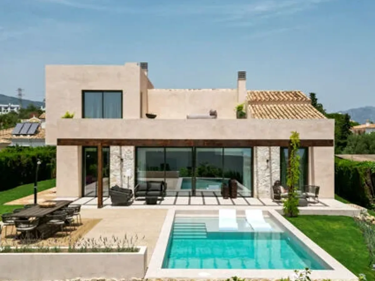 Elegant villa with sea views on an elevated plot in El Paraíso Alto, Benahavís