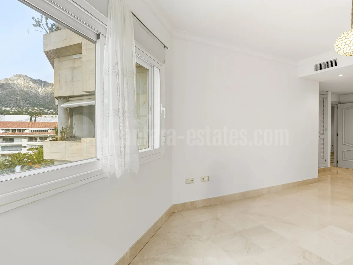 Elegant two-bedroom, beachfront apartment, located in the prestigious Jardin del Mediterráneo, Golden Mile Marbella