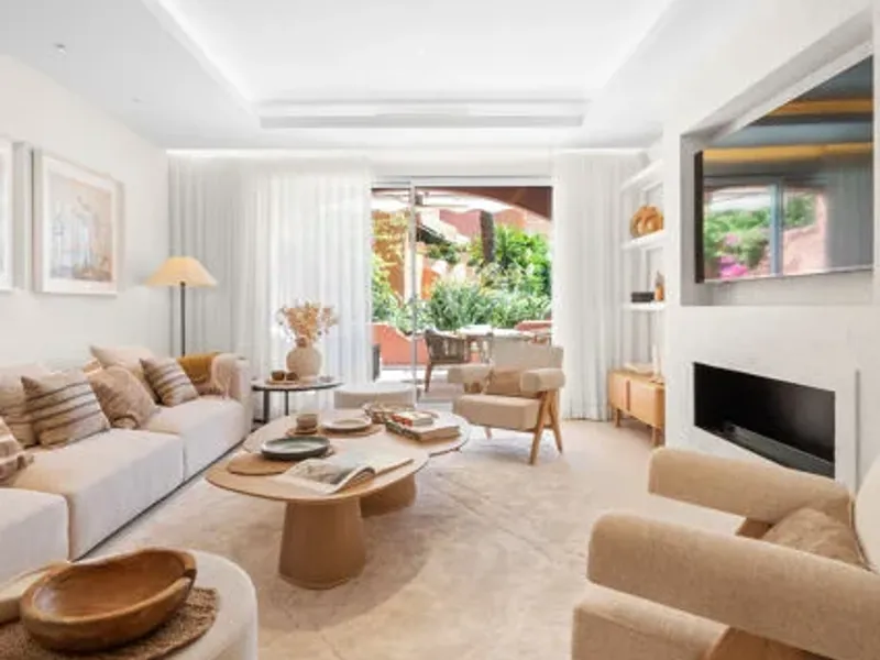 Semi-Detached House with Panoramic Sea Views in Aloha Gardens, Nueva Andalucía