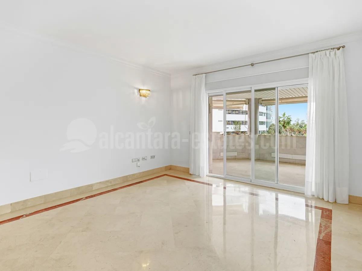 Elegant two-bedroom, beachfront apartment, located in the prestigious Jardin del Mediterráneo, Golden Mile Marbella