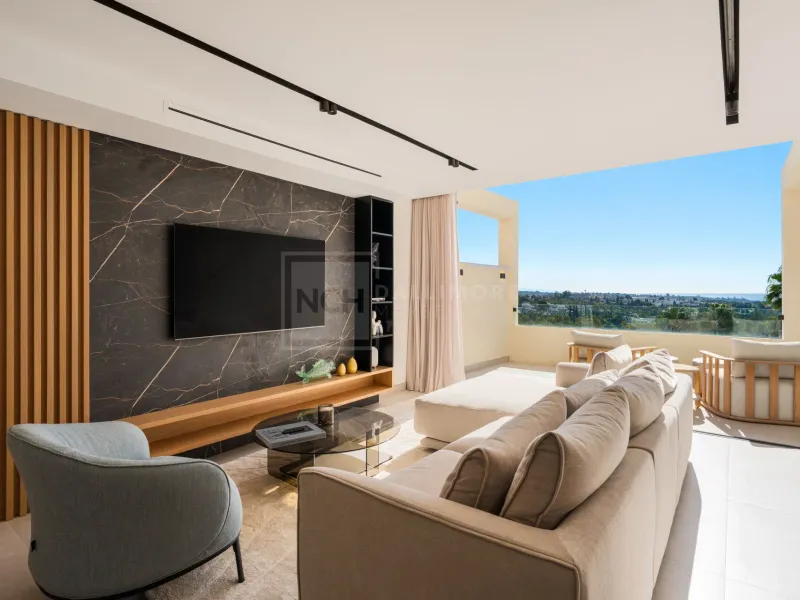 Renovated 3-Bedroom Penthouse With Terrace And La Concha To Sea Views