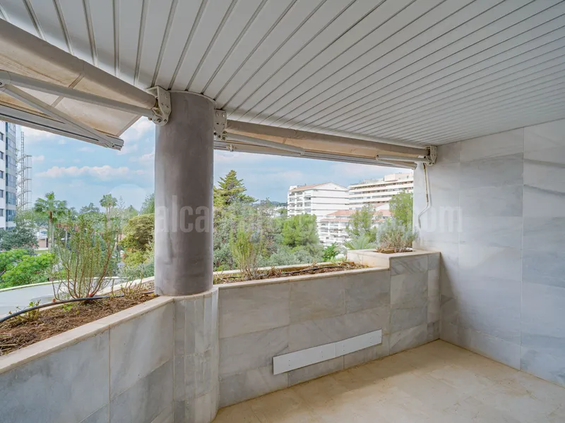 Elegant two-bedroom, beachfront apartment, located in the prestigious Jardin del Mediterráneo, Golden Mile Marbella