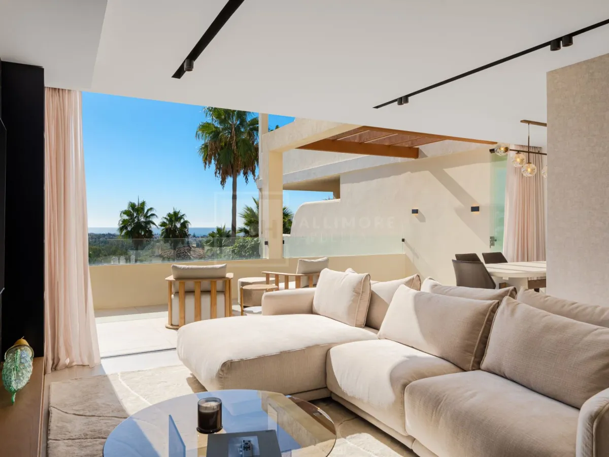 Renovated 3-Bedroom Penthouse With Terrace And La Concha To Sea Views