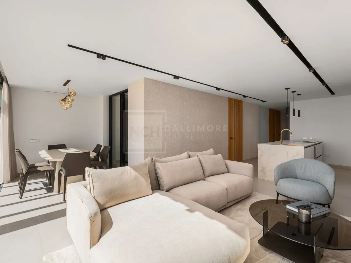 Renovated 3-Bedroom Penthouse With Terrace And La Concha To Sea Views