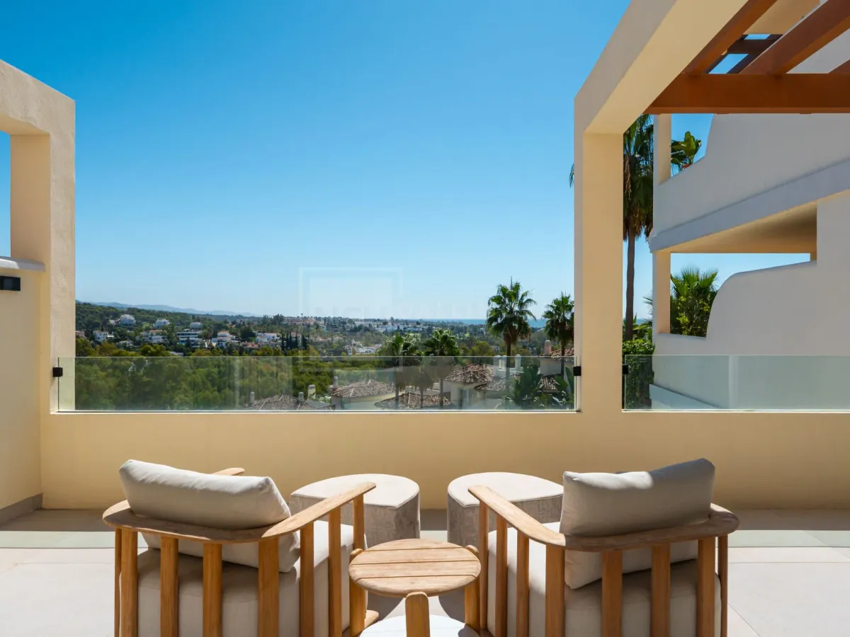 Renovated 3-Bedroom Penthouse With Terrace And La Concha To Sea Views