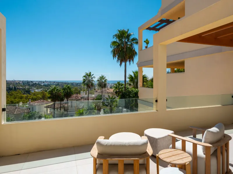 Renovated 3-Bedroom Penthouse With Terrace And La Concha To Sea Views