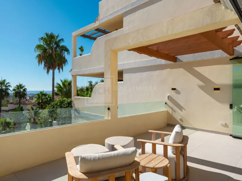 Renovated 3-Bedroom Penthouse With Terrace And La Concha To Sea Views