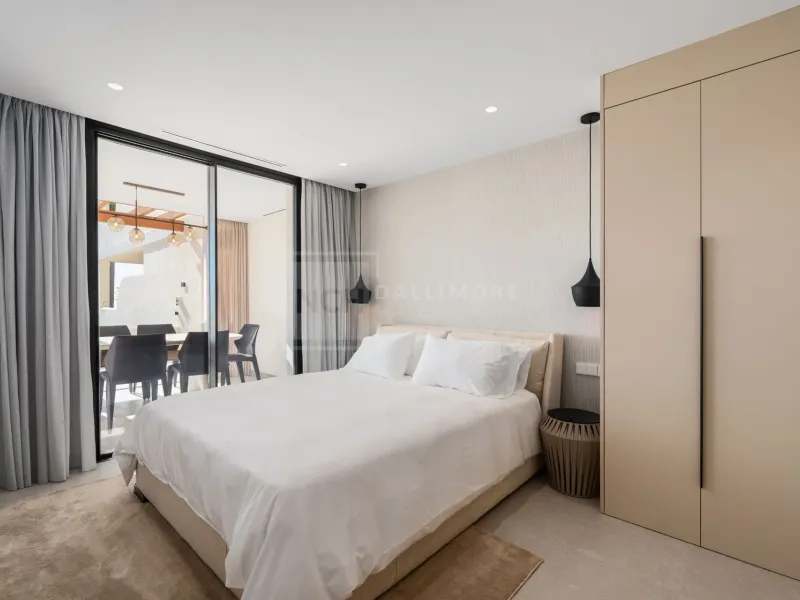 Renovated 3-Bedroom Penthouse With Terrace And La Concha To Sea Views