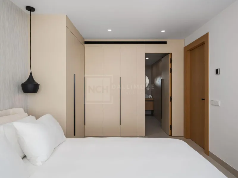 Renovated 3-Bedroom Penthouse With Terrace And La Concha To Sea Views