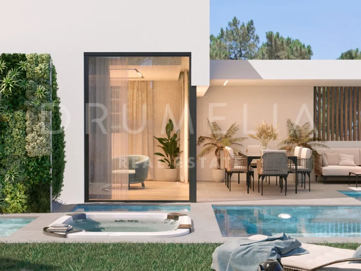 Beachside Villa in Marbesa, Marbella East