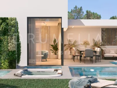Beachside Villa in Marbesa, Marbella East