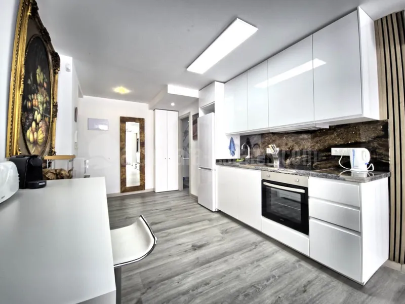 Beautifully refurbished 2 bedroom apartment beachside in the heart of Marbella