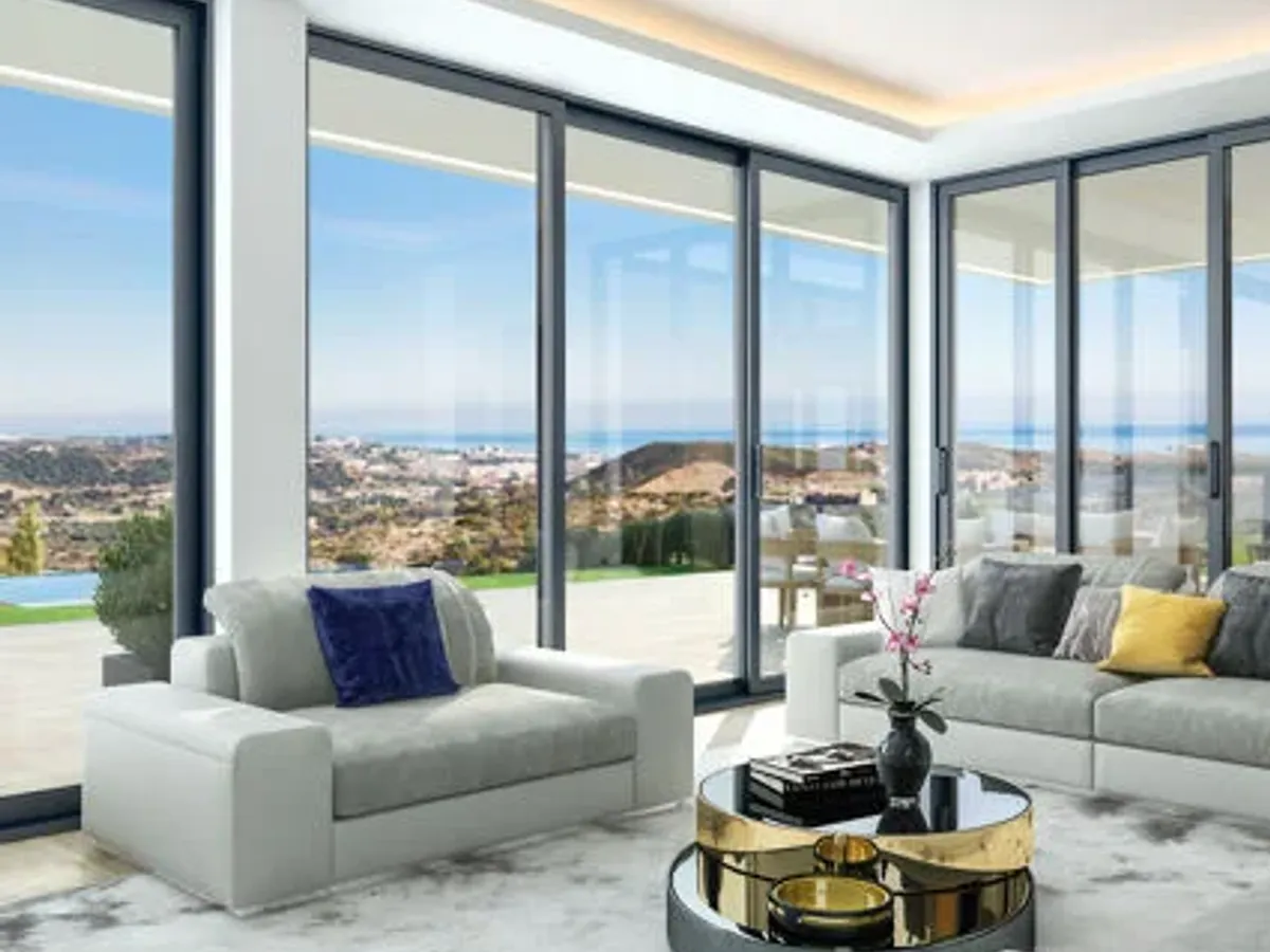 Beachside Villa in Marbesa, Marbella East