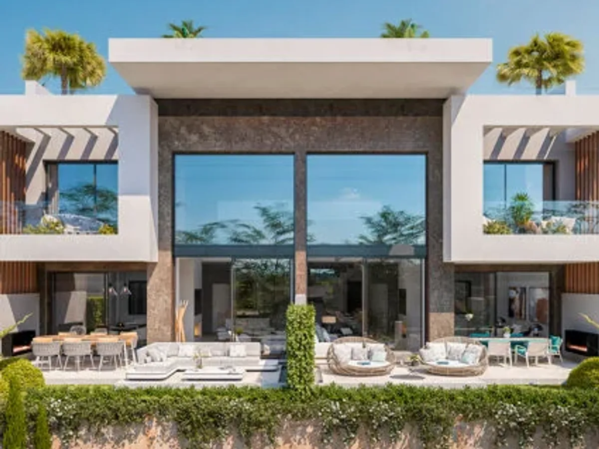 Beachside Villa in Marbesa, Marbella East