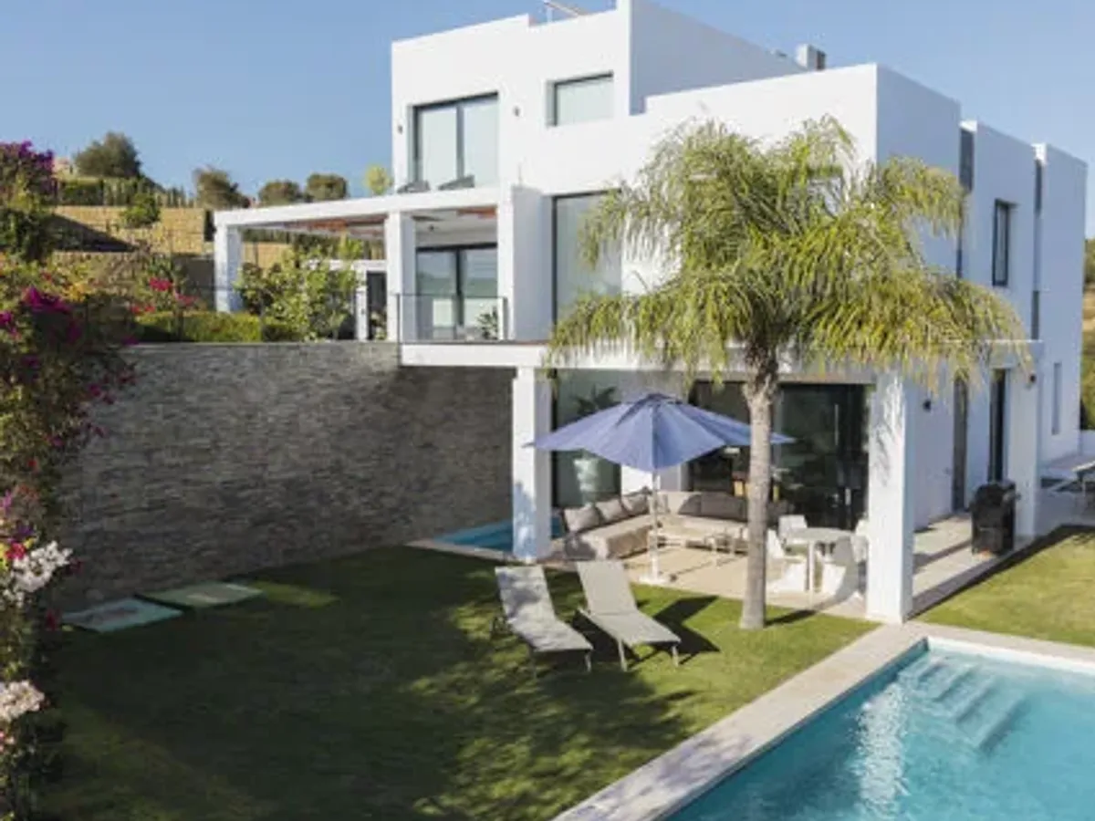 Beachside Villa in Marbesa, Marbella East