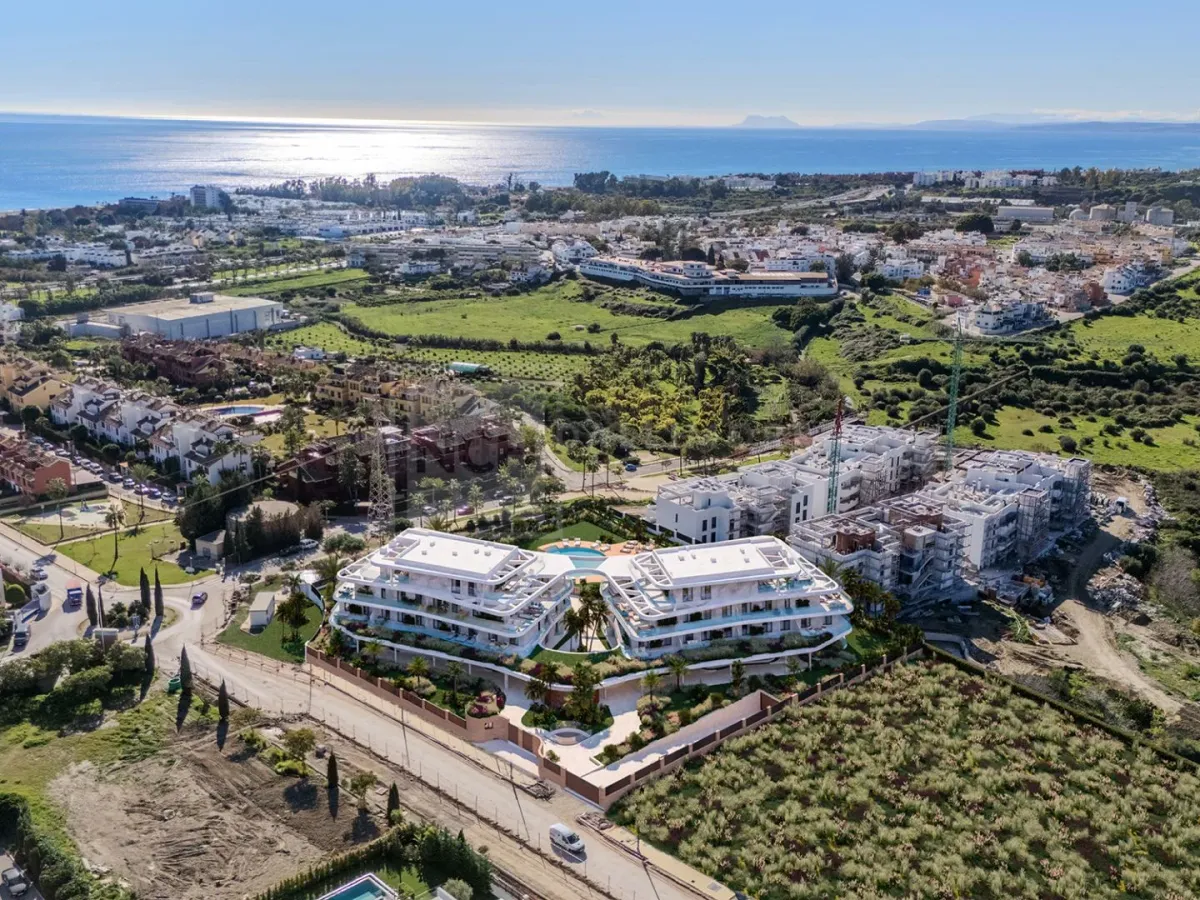 Modern Three-Bedroom Penthouse With Expansive Terraces On The New Golden Mile