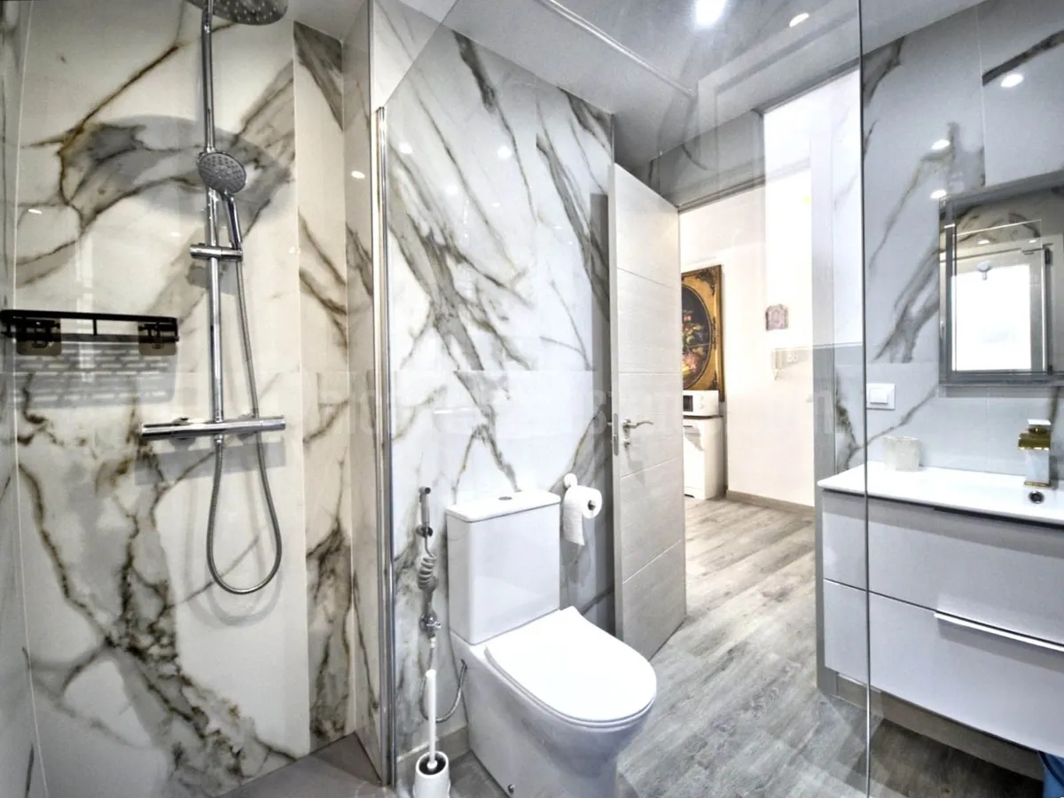 Beautifully refurbished 2 bedroom apartment beachside in the heart of Marbella