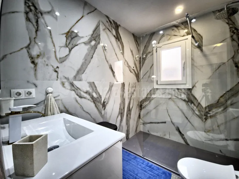 Beautifully refurbished 2 bedroom apartment beachside in the heart of Marbella