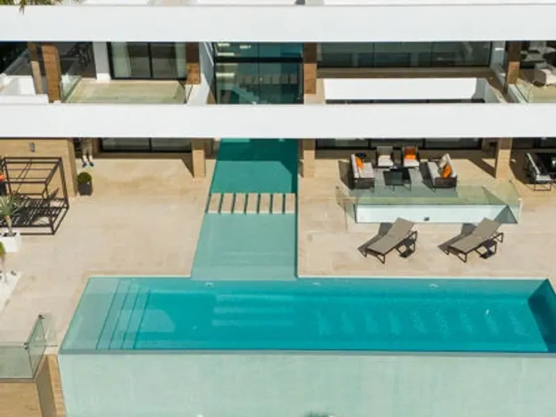 Elegant Classical Villa with Panoramic Views in La Alquería, Benahavís