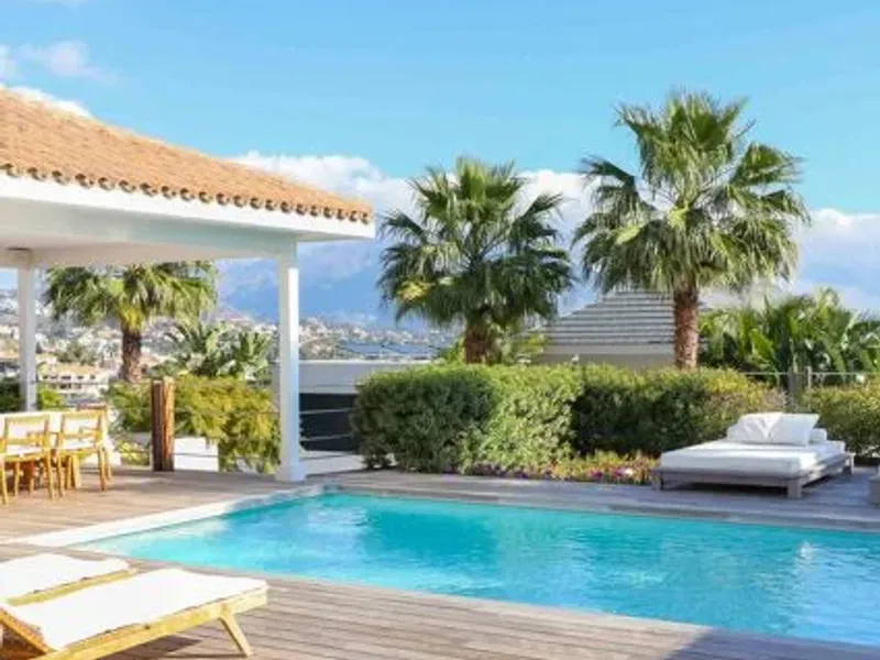 Elegant Classical Villa with Panoramic Views in La Alquería, Benahavís