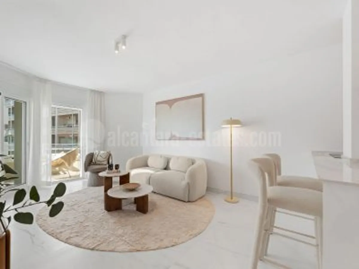 Beautifully refurbished 2 bedroom apartment beachside in the heart of Marbella