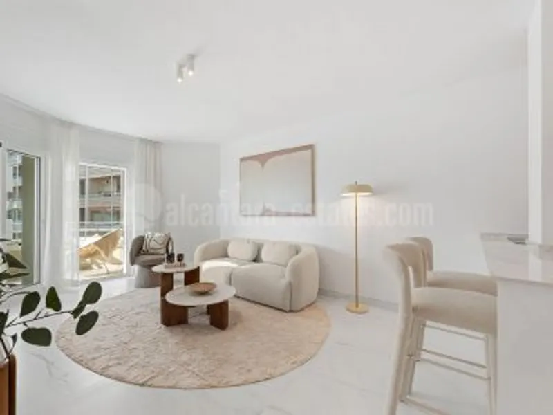 Beautifully refurbished 2 bedroom apartment beachside in the heart of Marbella
