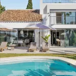 Contemporary Scandinavian-Style Villa with Panoramic Views in Nueva Andalucía 1