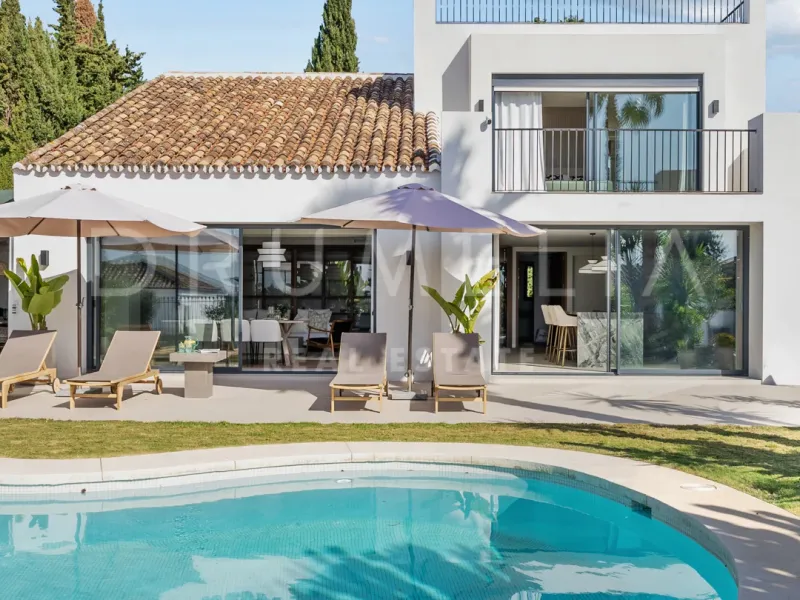 Contemporary Scandinavian-Style Villa with Panoramic Views in Nueva Andalucía