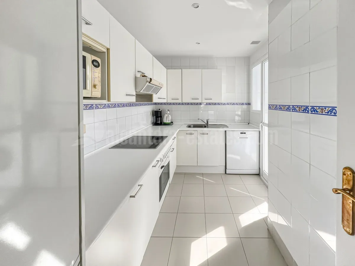 Fantastic, southwest-facing four-bedroom duplex penthouse, set in a prime position within the prestigious Puerto Banús, Marbella