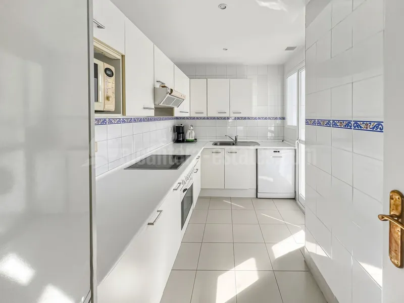 Fantastic, southwest-facing four-bedroom duplex penthouse, set in a prime position within the prestigious Puerto Banús, Marbella