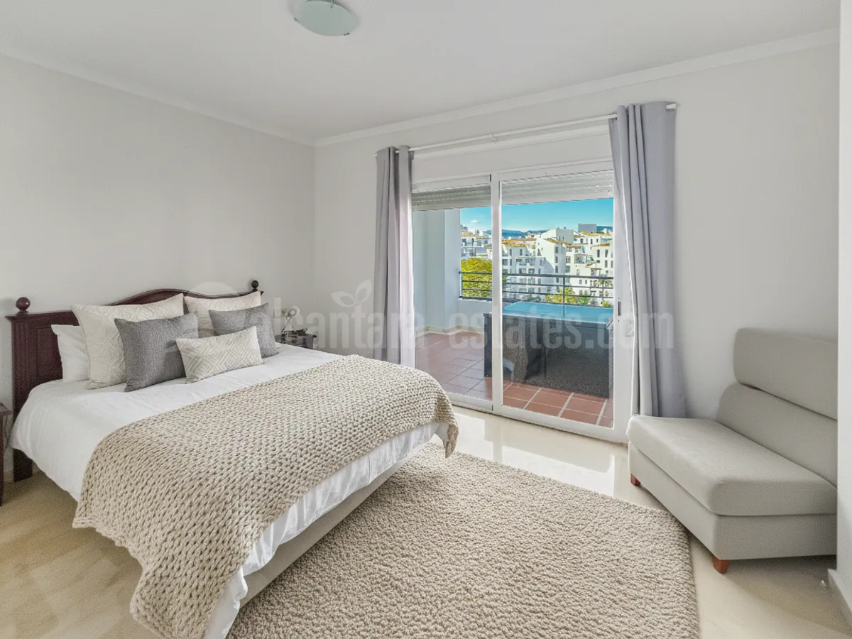 Fantastic, southwest-facing four-bedroom duplex penthouse, set in a prime position within the prestigious Puerto Banús, Marbella