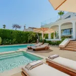 Contemporary Scandinavian-Style Villa with Panoramic Views in Nueva Andalucía 7