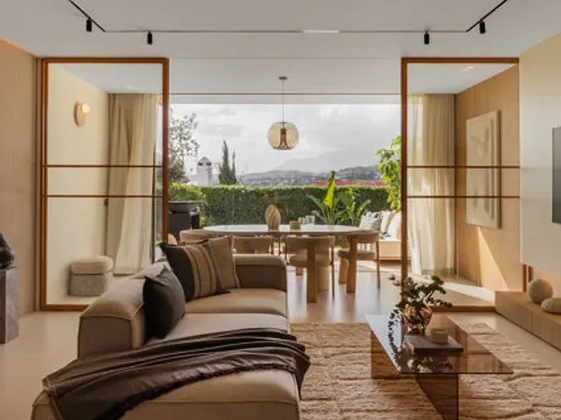 Contemporary Scandinavian-Style Villa with Panoramic Views in Nueva Andalucía