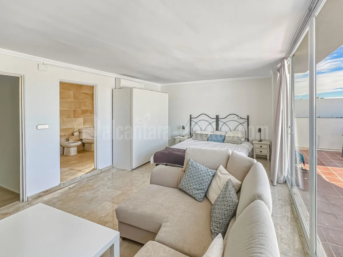 Fantastic, southwest-facing four-bedroom duplex penthouse, set in a prime position within the prestigious Puerto Banús, Marbella