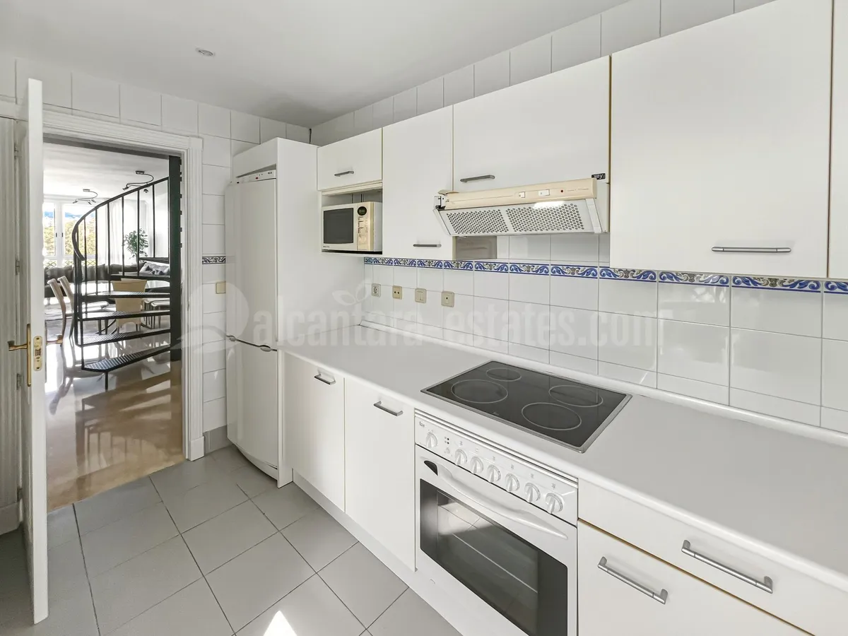 Fantastic, southwest-facing four-bedroom duplex penthouse, set in a prime position within the prestigious Puerto Banús, Marbella