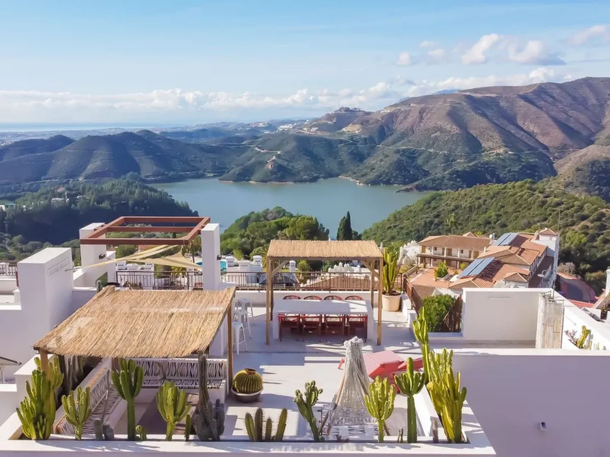 3 Bedroom Apartment For SaleIstán