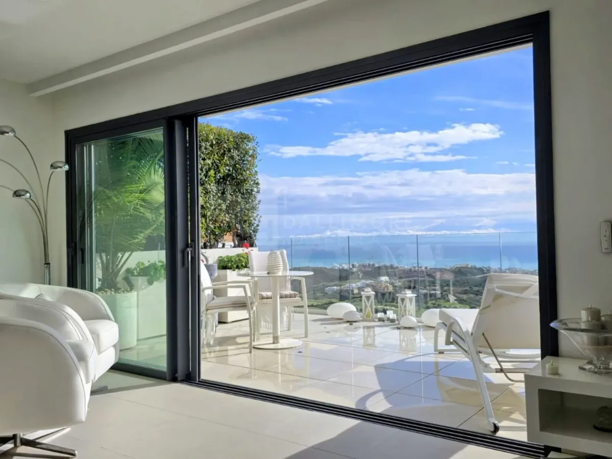 Amazing duplex penthouse with 360 views.