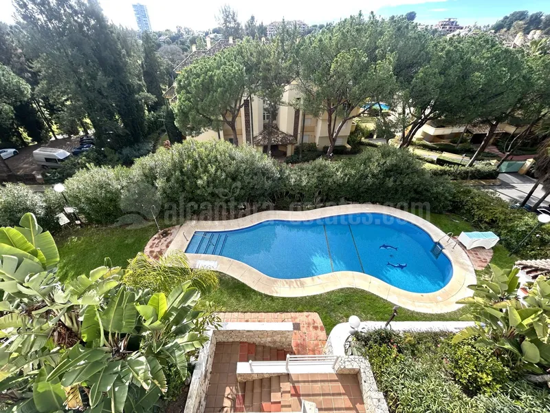GRATE 2 BED APARTMENT WITH PRECIOUS VIEWS TO RIO REAL GOLF