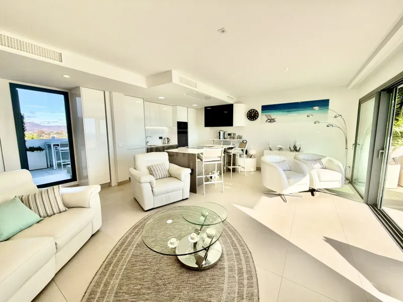 Amazing duplex penthouse with 360 views.