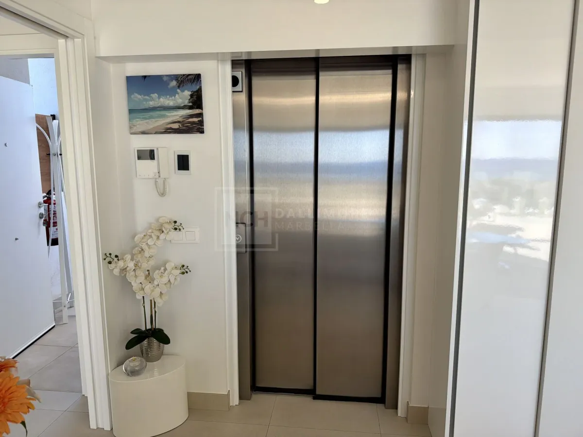 Amazing duplex penthouse with 360 views.