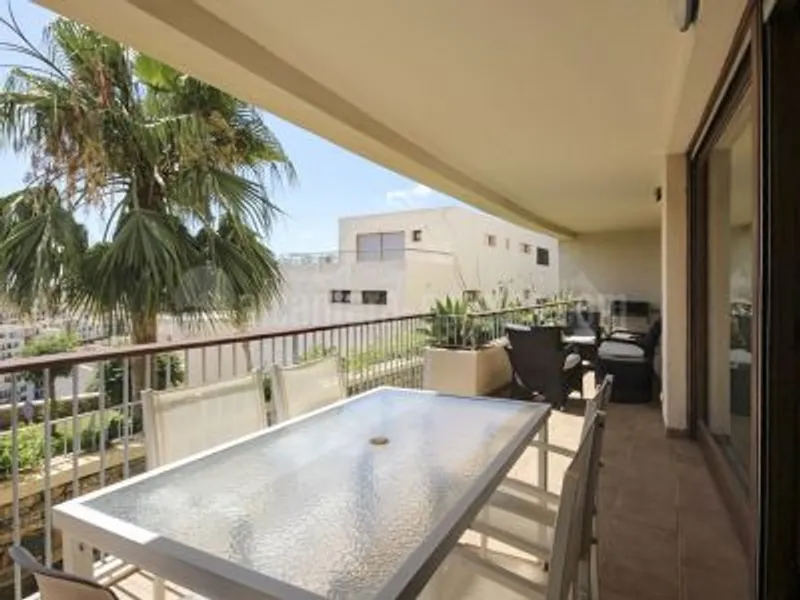 GRATE 2 BED APARTMENT WITH PRECIOUS VIEWS TO RIO REAL GOLF