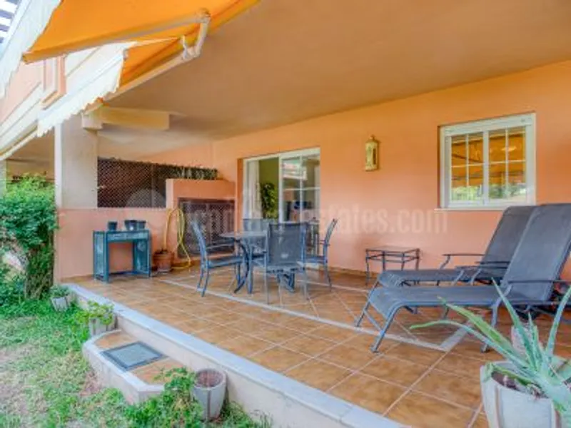 GRATE 2 BED APARTMENT WITH PRECIOUS VIEWS TO RIO REAL GOLF