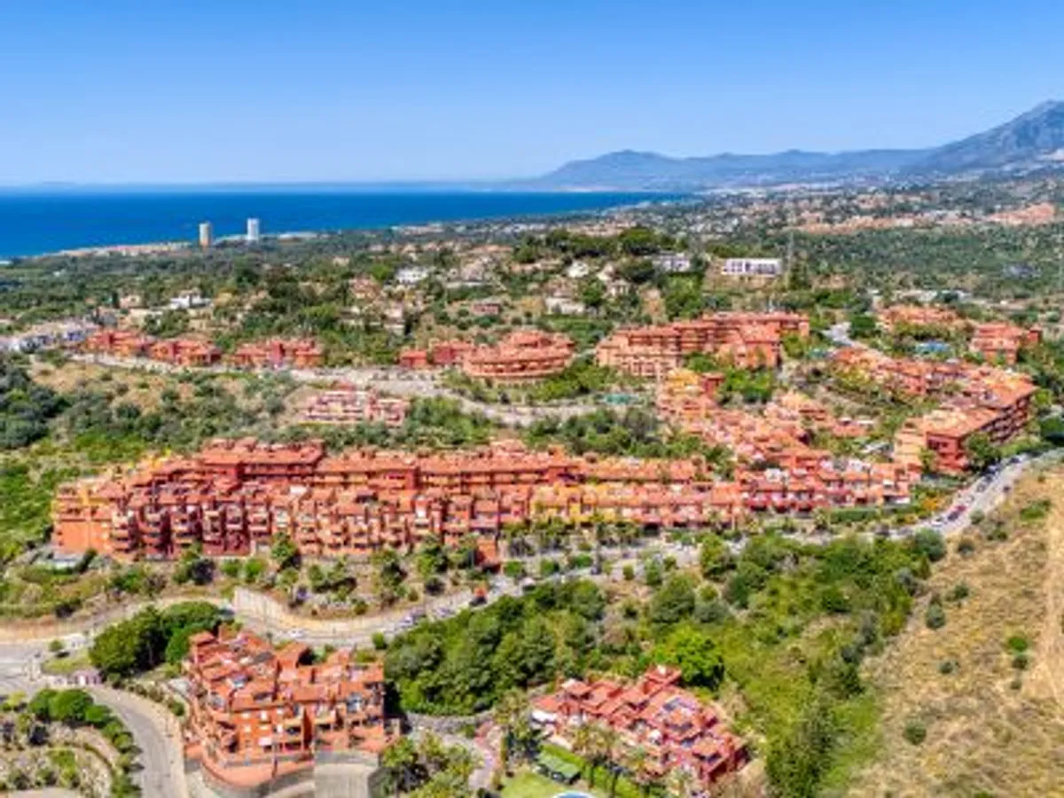 GRATE 2 BED APARTMENT WITH PRECIOUS VIEWS TO RIO REAL GOLF